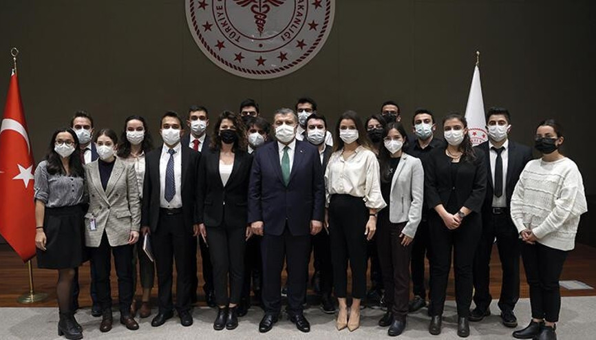 Bakan Koca, tıp fakültesi öğrencileriyle bir araya geldi