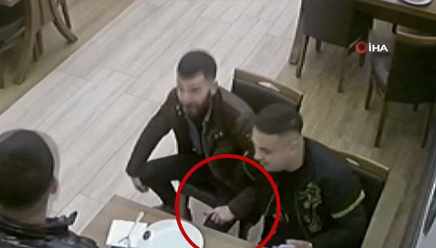 Restoran çıkışı polise ‘çatallı’ saldırı teşebbüsü kamerada