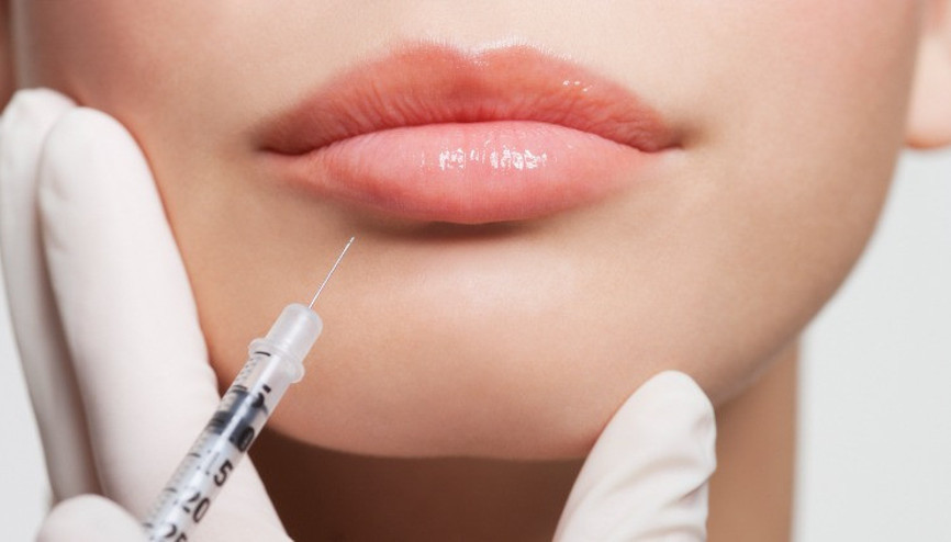 Dolgun dudaklar çekiciliğin sembolü Dolgun dudaklar çekiciliğin sembolü