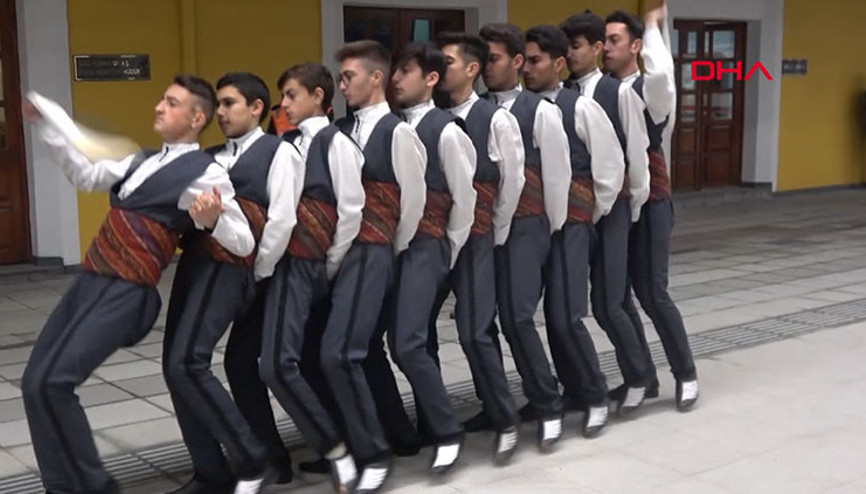 Turistik Doğu Ekspresine Sivasta halaylı karşılama