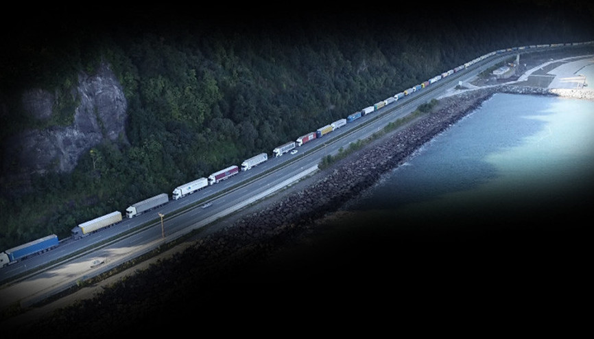 Sarp Sınır Kapısında 29 kilometrelik TIR kuyruğu... Arhaviye kadar uzandı