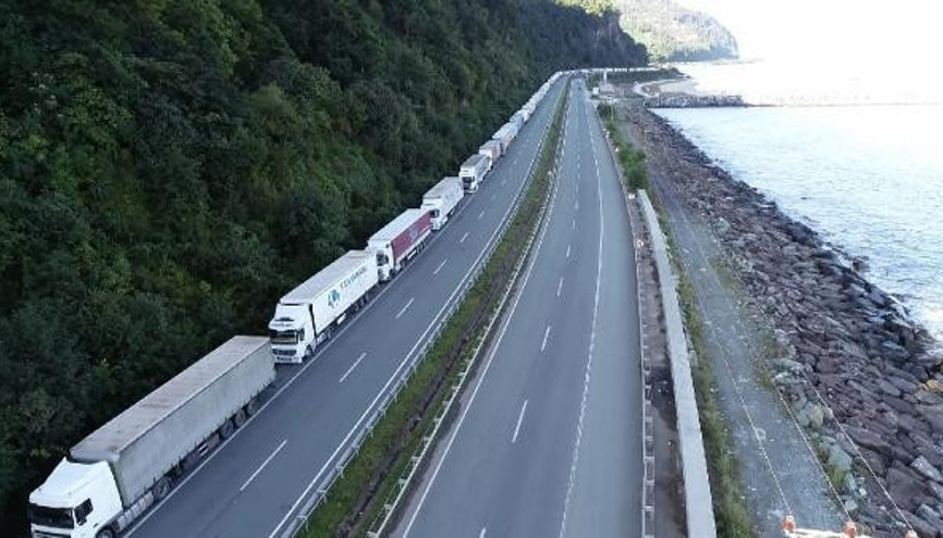 Sarp Sınır Kapısında 29 kilometrelik TIR kuyruğu