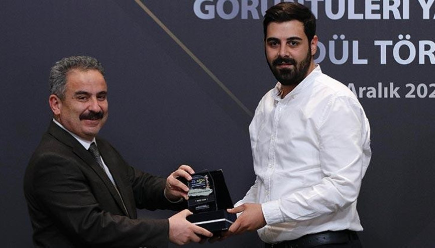 Yılın en iyi röportaj haberi ödülü DHAdan Burak Emekin Yılın en iyi röportaj haberi ödülü DHAdan Burak Emekin