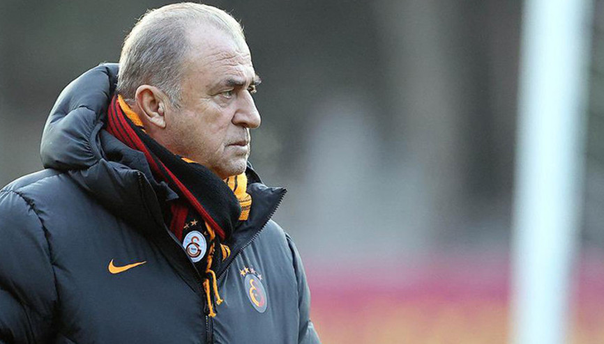 Fatih Terim neşteri vuruyor Antalyaspor maçında...