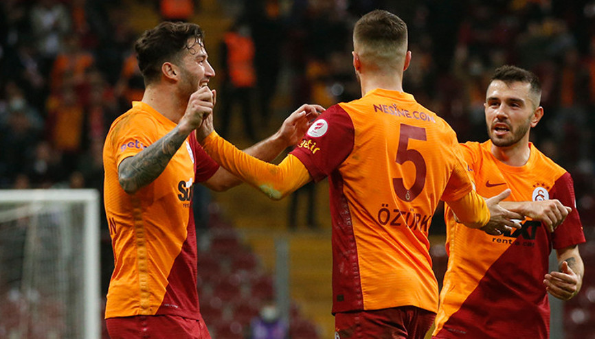 Galatasarayda Alpaslan Öztürk kırmızı kart gördü