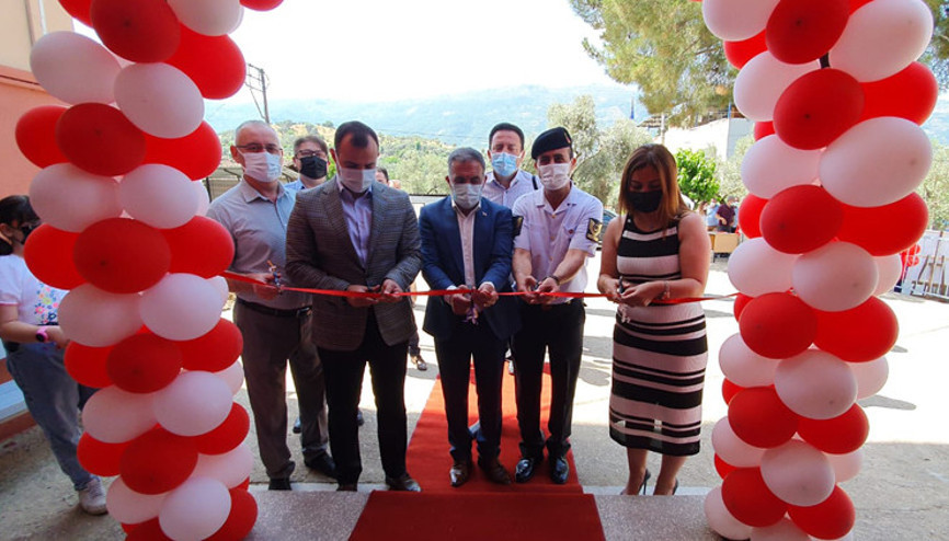 Zeynep Beşerler ve takipçilerinden Atatürk Kütüphaneleri