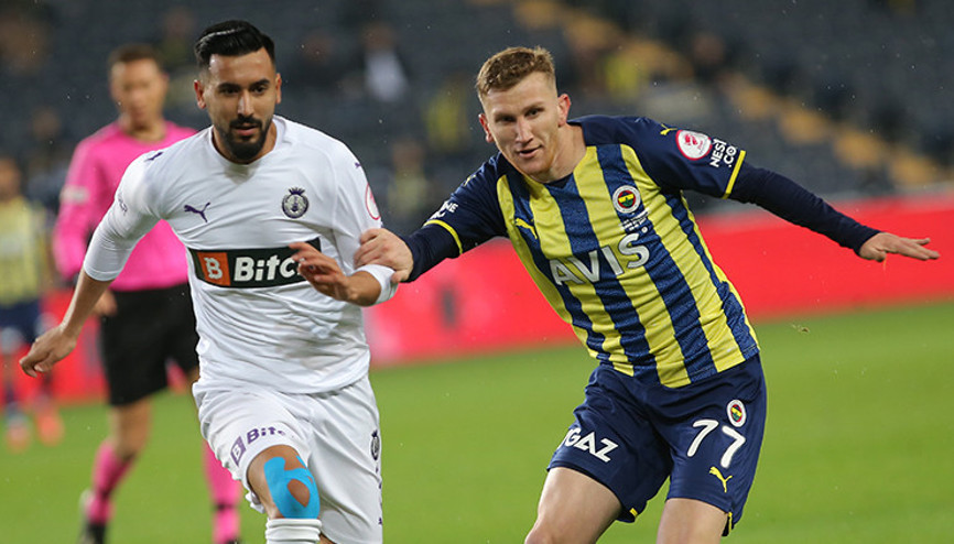 Fenerbahçede Burak Kapacak bulduğu şansı değerlendiremedi