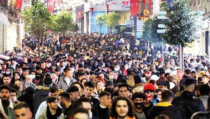 Bir geceliğine koronayı unuttuk