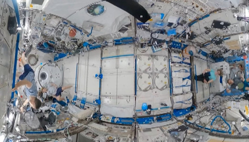 ISS astronotu uzayda badminton oynadı