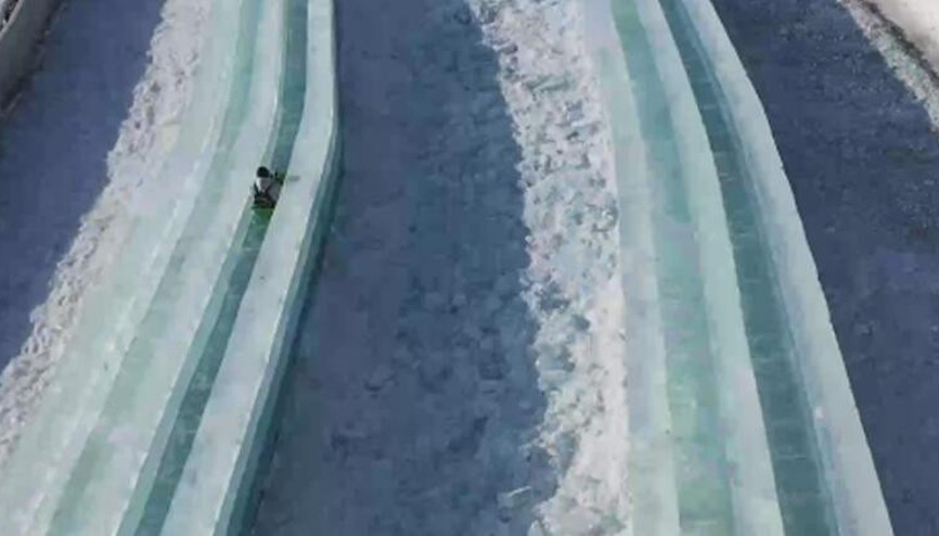 Çin’de 423 metre uzunluğundaki buz kaydırağına büyük ilgi