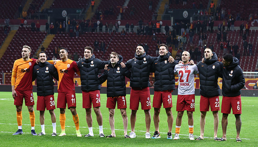 Galatasarayda Patrick van Aanholtun koronavirüs testi pozitif çıktı