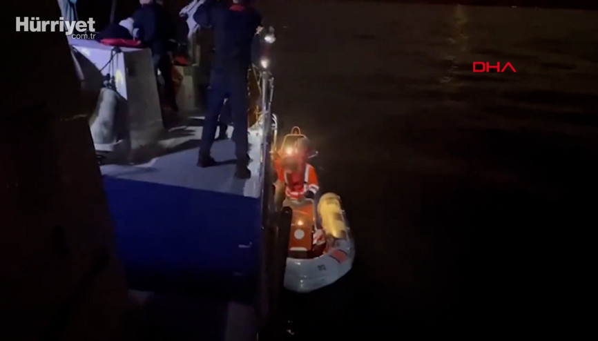 Kınalıada açıklarında karaya oturan teknedeki 5 kişi böyle kurtarıldı