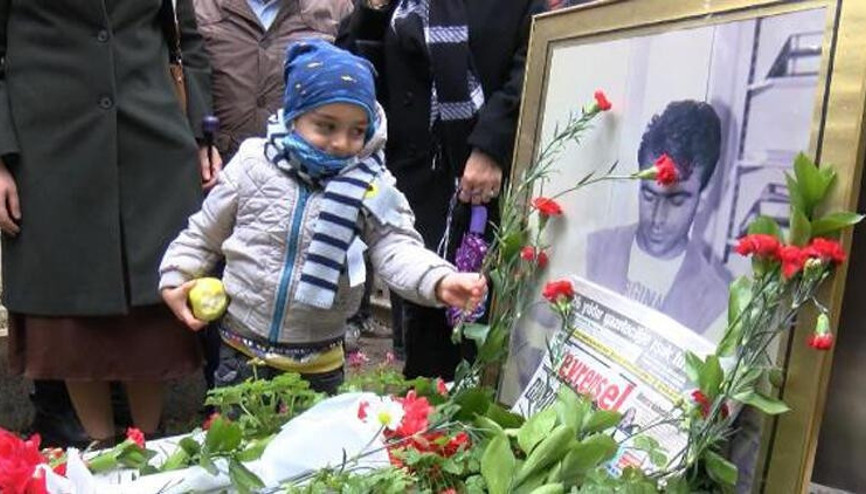 Gazeteci Metin Göktepe mezarı başında anıldı