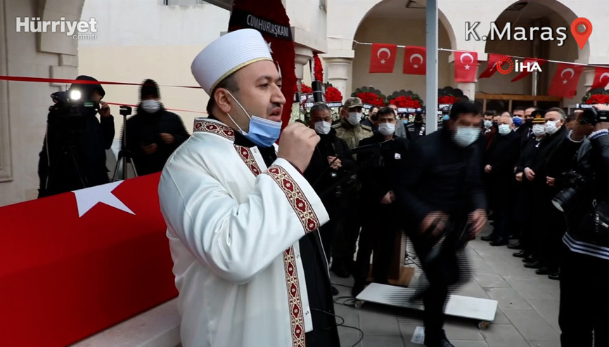 Şehit Murat Alyakutun cenaze namazını imam ağabeyi kıldırdı
