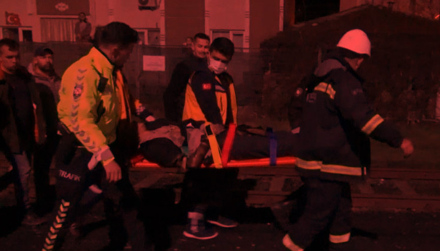 Yüksek gerilim hattına dokunarak yaralanan çocuk hayatını kaybetti