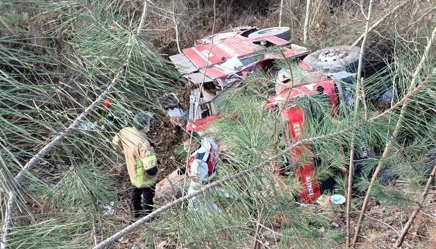 Göreve giden itfaiye aracı devrildi: 4 personel yaşamını yitirdi