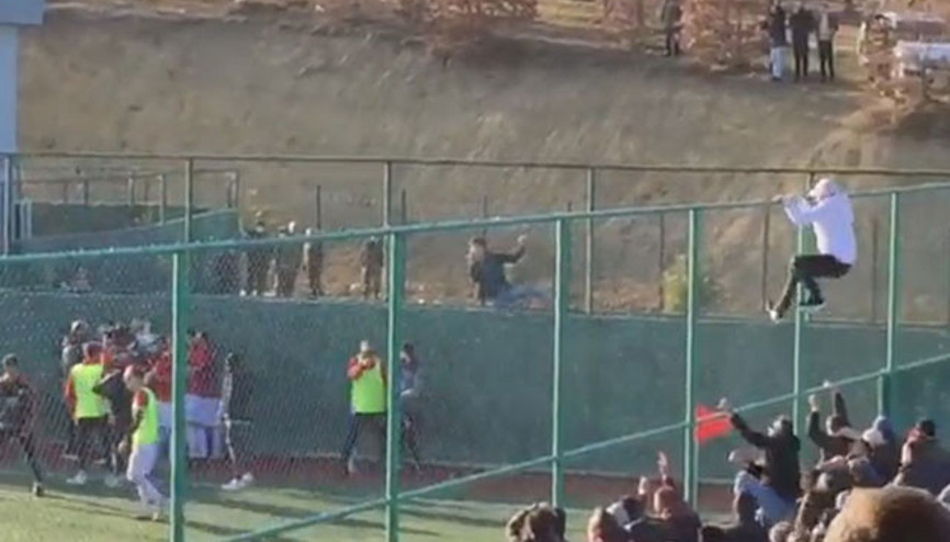 Amatör maçta futbolcu ve teknik heyete saldırı