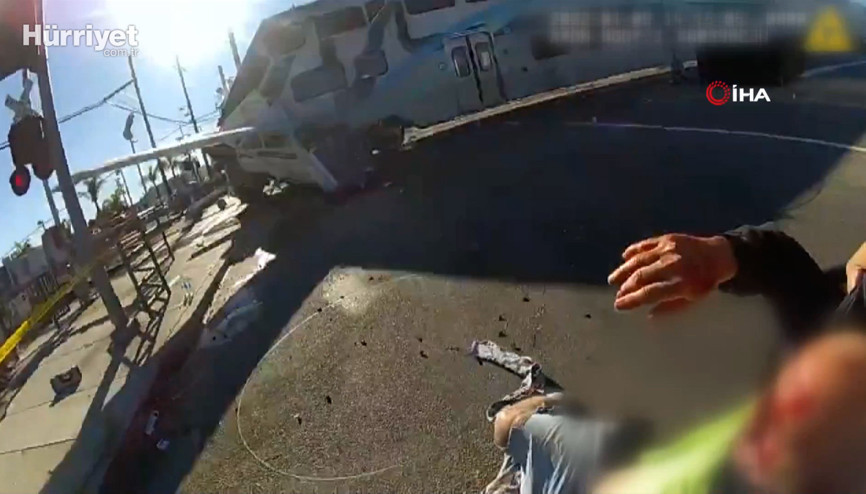 ABD’de raylara inen uçağa tren çarptı