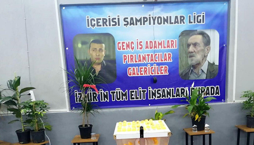 Yine aynı yer yine baskın Dikkat çeken pankart...