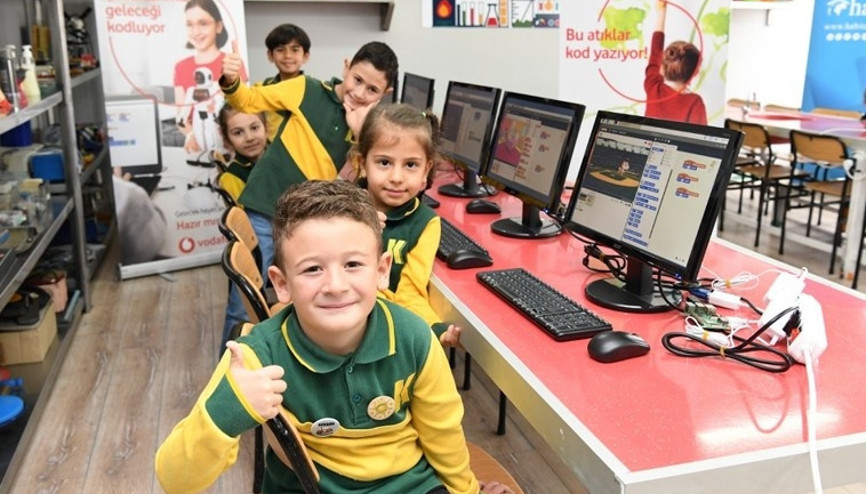 Yarını Kodlayanlar maratonunda gençler, engelli bireyler için çözüm üretti
