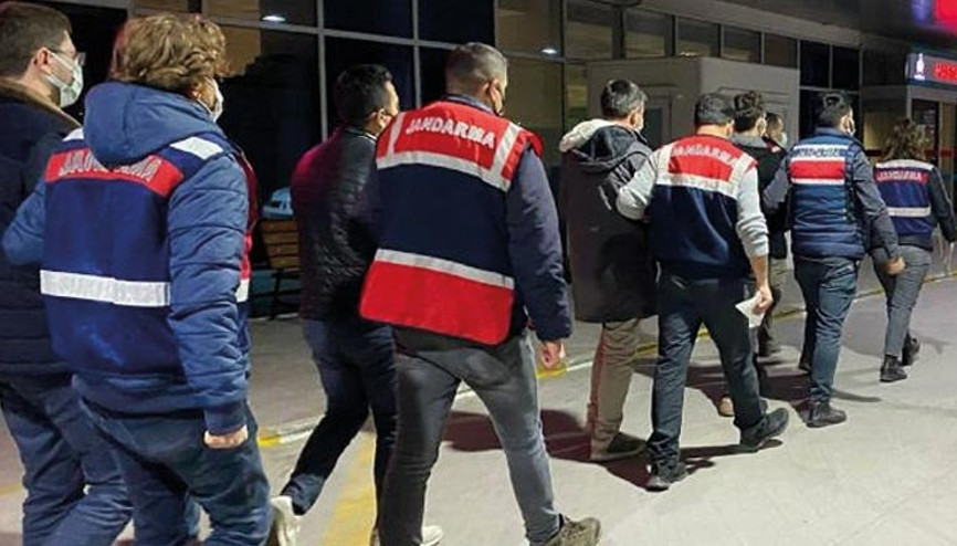 İzmir merkezli 40 ilde FETÖ/PDY operasyonu: 60 tutuklama İzmir merkezli 40 ilde FETÖ/PDY operasyonu: 60 tutuklama
