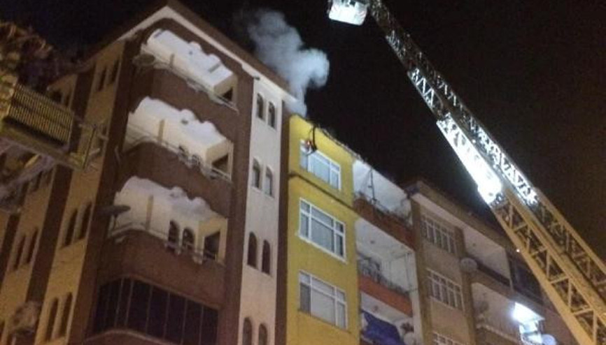 Çayelinde çatı yangını korkuttu Çayelinde çatı yangını korkuttu