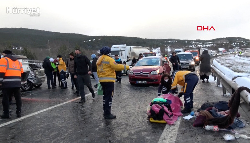 Boluda 12 aracın çarpıştığı zincirleme kaza; İstanbul yönü kapandı