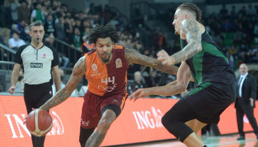 Darüşşafaka, 25 sayı geriden gelip Galatasarayı yendi
