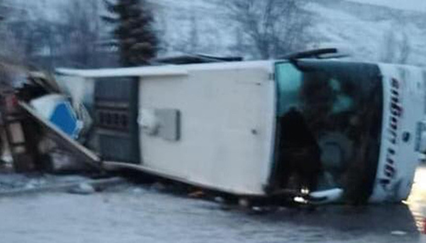 Sivasta yolcu otobüsü kaza yaptı: Ölü ve yaralılar var