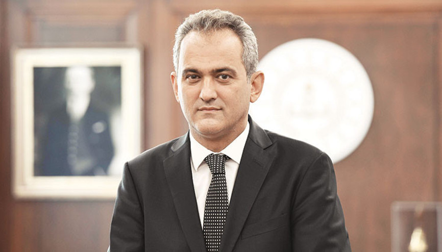 Bakan Özer’den öğretmenlere jest