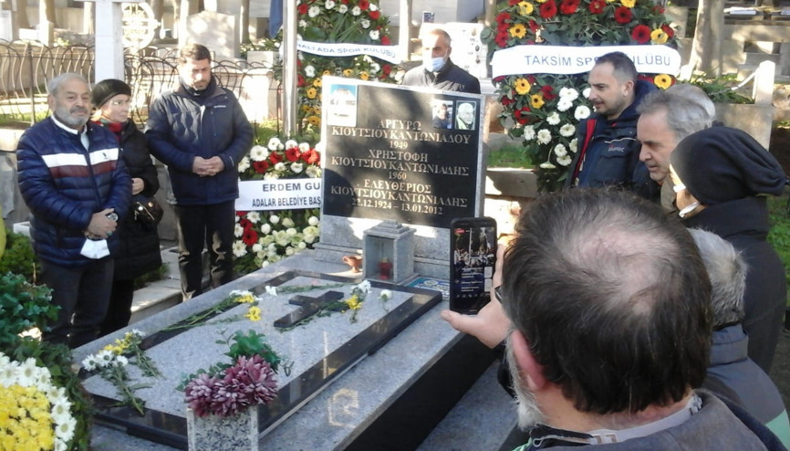 Lefter Küçükandonyadis, kabri başında anıldı
