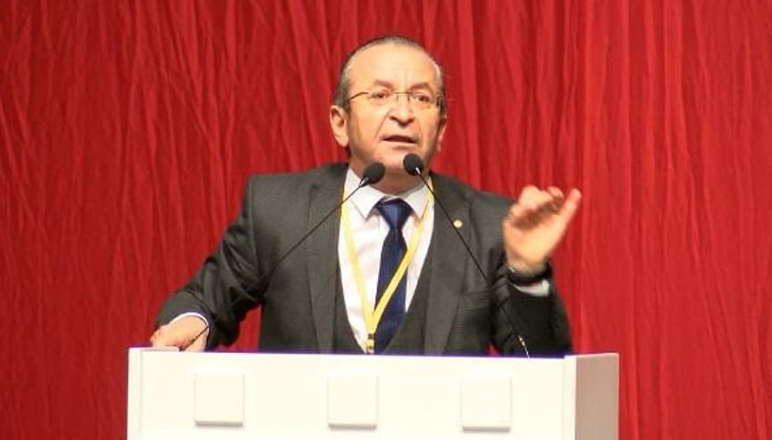 Taksicilerin genel kurulunda başkana kürsüden ip attı