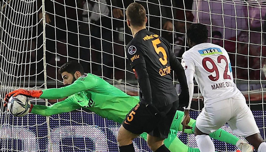 Son Dakika: Galatasarayda İsmail Çipenin performansı eleştiriliyor
