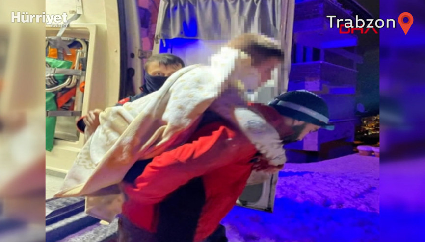 Hasta çocuğu karlı yolda sırtında taşıyan hemşireye ödül