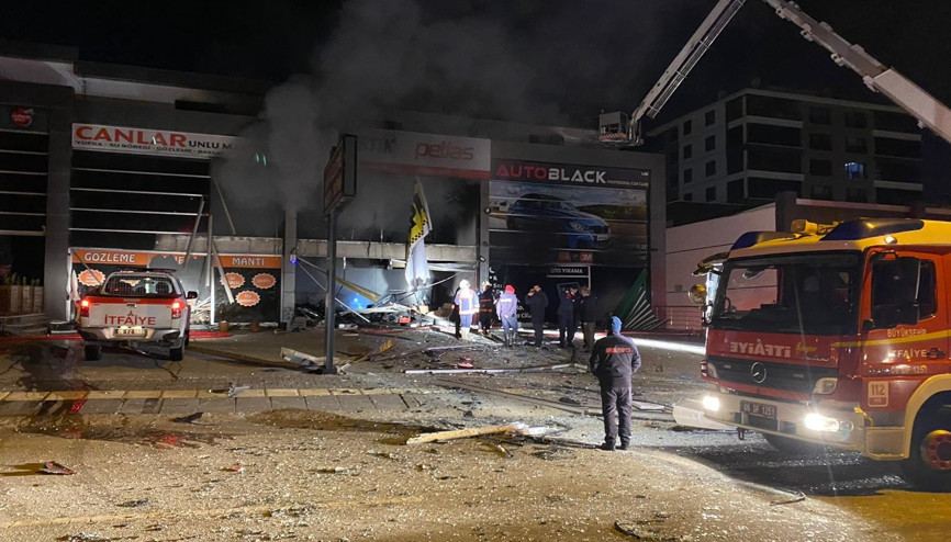 Bomba gibi patladı
