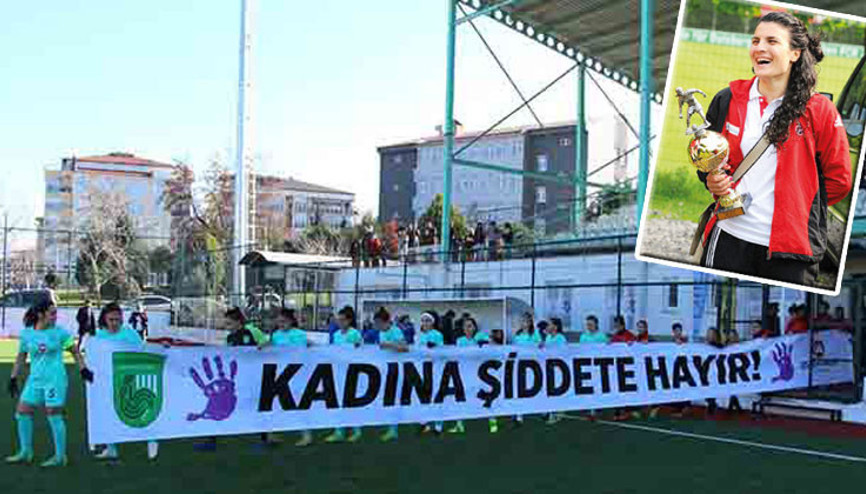 Avrupa’nın en iyi Türk kadın futbolcusundan Kadına Şiddete Hayır pankartı