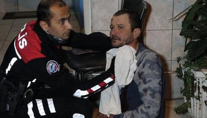 Banyo kavgası kanlı bitti Saldırgan bıçakla saldırdı