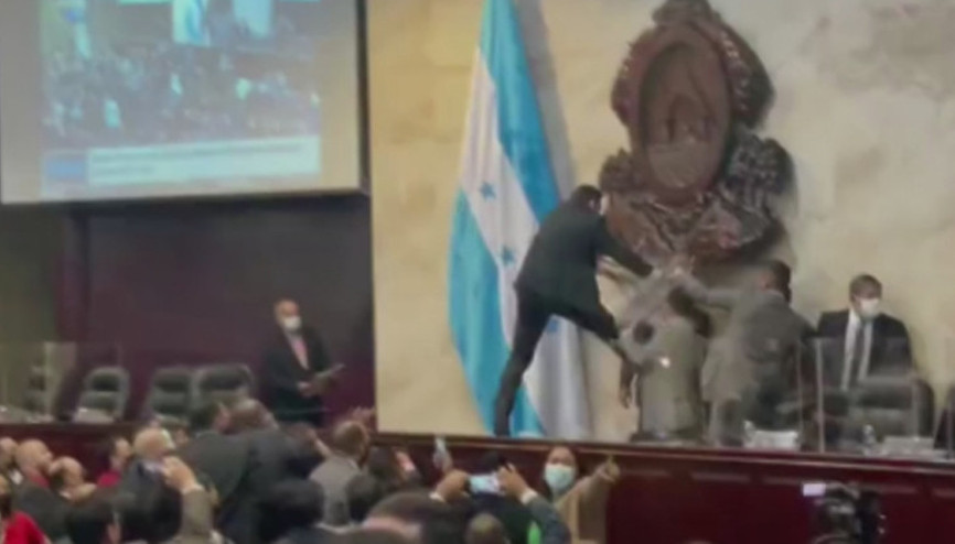 Honduras Kongresinde ortalık bir anda karıştı