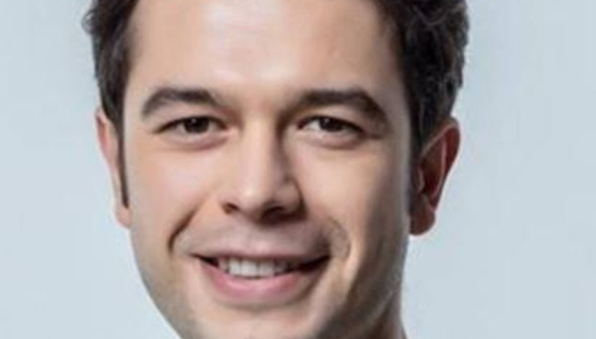 Atakan Çelik kimdir Çok Güzel Hareketler Bunlar 2 kadrosundan Atakan Çelik hakkında bilgiler Atakan Çelik kimdir Çok Güzel Hareketler Bunlar 2 kadrosundan Atakan Çelik hakkında bilgiler