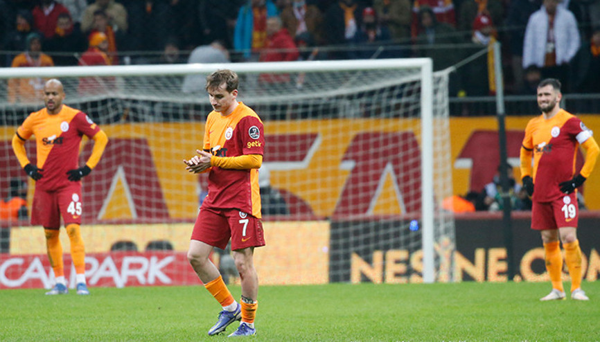 Son Dakika: Galatasaray taraftarı Trabzonspor maçı sonrası isyan bayrağını çekti Çevik kuvvet devreye girdi ve...