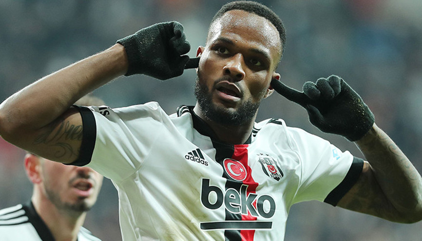 Galatasaraydan Cyle Larin sürprizi Beşiktaşla anlaşamadı ve...