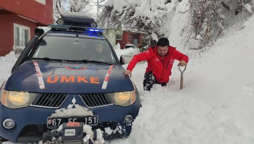 Böbrek hastası, 14 saatlik çalışmayla hastaneye ulaştırıldı