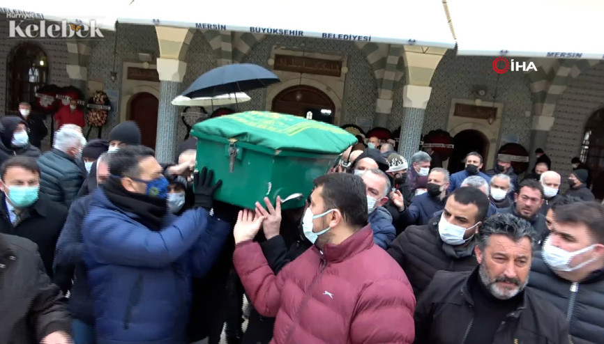 Sinema ve dizi oyuncusu Ayberk Pekcan, alkışlarla son yolculuğuna uğurlandı