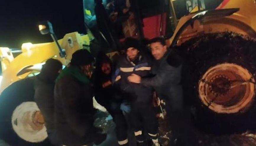 Vanda elektrik arızasına giden 4 işçi donmak üzereyken kurtarıldı Vanda elektrik arızasına giden 4 işçi donmak üzereyken kurtarıldı