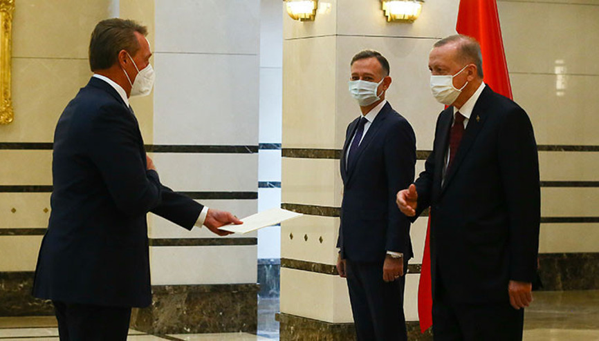 ABD elçisi güven mektubunu sundu... Hoş bulduk ve teşekkürler ABD elçisi güven mektubunu sundu... Hoş bulduk ve teşekkürler