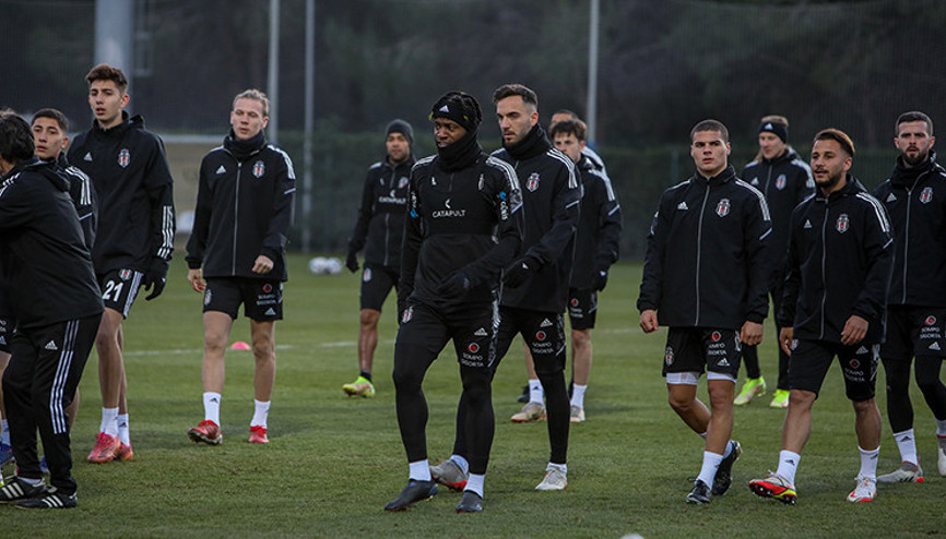 Beşiktaş’ta Vida ve Ghezzal, Antalya kampına katıldı