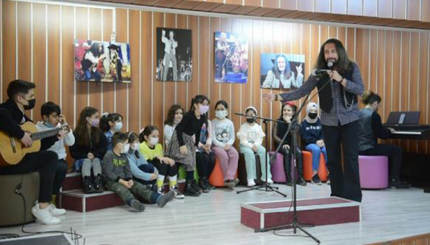 Barış Manço kendi yaptırdığı okulda anıldı Barış Manço kendi yaptırdığı okulda anıldı