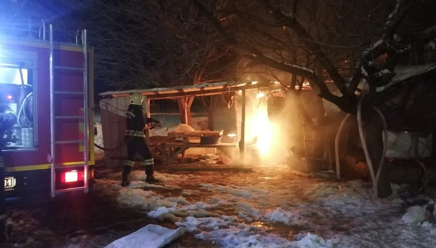 Erzincanda ahırda çıkan yangında çoban yaralandı, 5 buzağı öldü