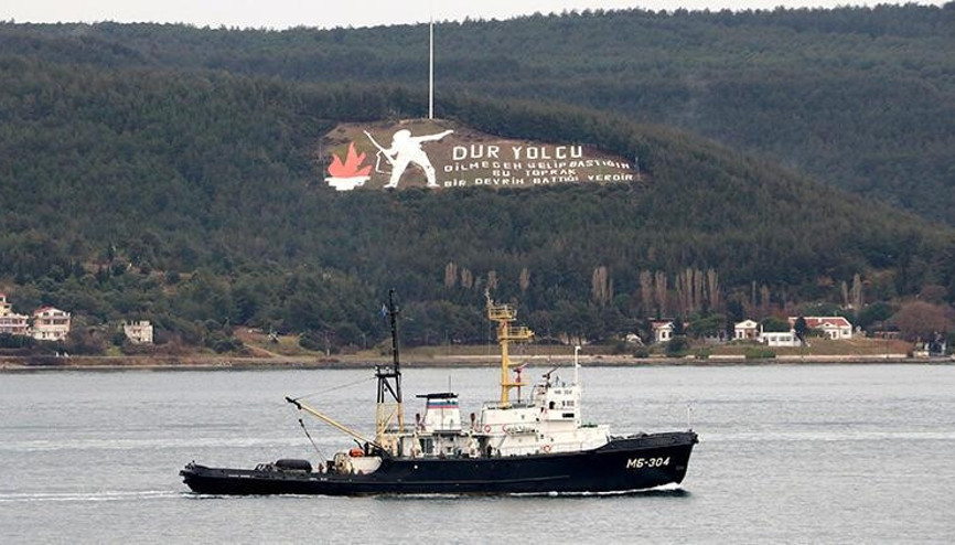 Rus askeri römorkörü ve mayın tarama gemisi Çanakkale Boğazından geçti