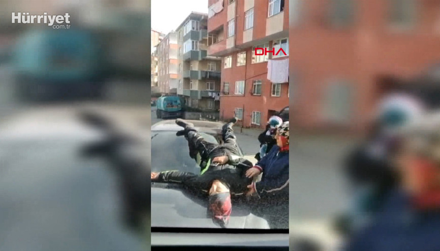 Ümraniyede kaza yapan motosikletli otomobil üstüne düştü